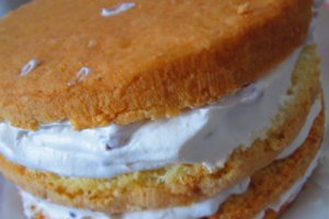 Tort cu frisca si rodie