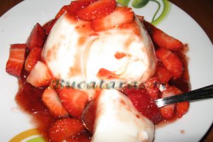 Panna cotta cu capsuni