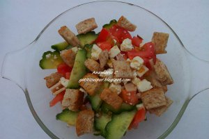 Salata De Primavara Cu Crutoane