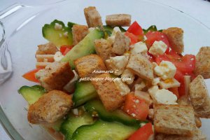 Salata De Primavara Cu Crutoane