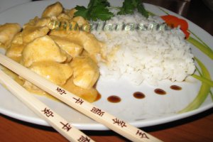 Pui Thai cu curry si lapte de cocos