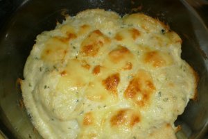 Conopida la cuptor cu sos Bechamel