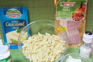Galuste cu sos de branza si bacon
