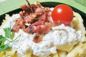 Galuste cu sos de branza si bacon