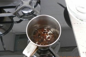 Briose(Cupcakes) pufoase cu merisoare si stafide