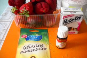 Tort cu crema de capsune