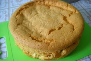 Tort cu crema de capsune