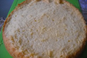Tort cu crema de capsune