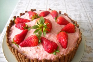 Tort cu crema de capsune