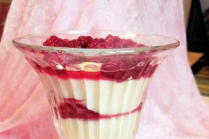 Desert cu lamaie si zmeura