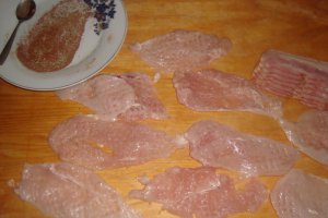 Pui file invelit in bacon