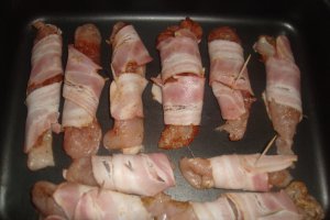 Pui file invelit in bacon