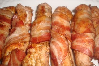 Pui file invelit in bacon