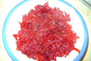 Salata de ciuperci cu sfecla si usturoi