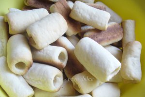 Rulouri cu crema de vanilie