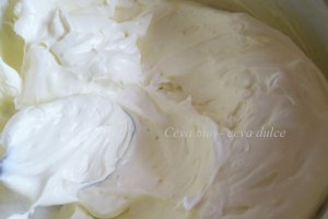 Rulouri cu crema de vanilie