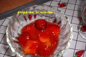 Cupe de capsuni cu mascarpone