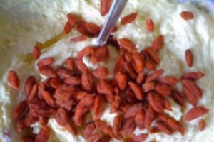 Budinca de branza cu fructe goji uscate