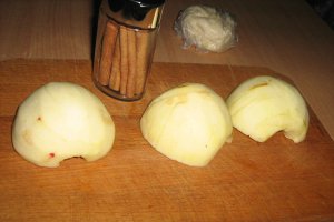 Mere caramelizate in aluat