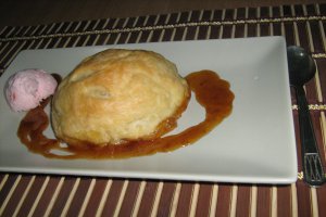 Mere caramelizate in aluat
