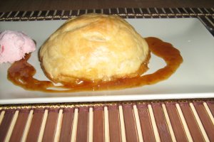 Mere caramelizate in aluat