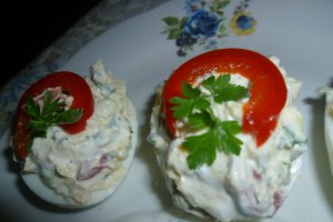 Oua umplute cu crema de branza si sos de iaurt - Reteta numarul 400