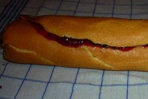Rulada cu gem de capsuni si ciocolata