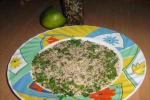 Somon in crusta de migdale, cu salata si crutoane