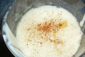 Shake aromat de banane cu JOYA Soygurt Natur si scortisoara