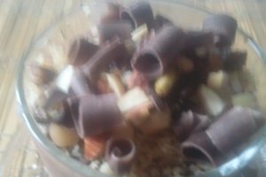 Desert rapid de vanilie cu ciocolata si mix de fructe