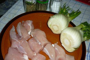 Piept de pui cu fenicul la cuptor