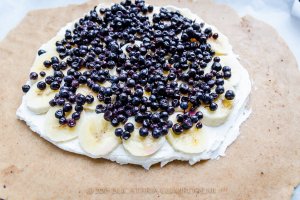 Tarta rustica cu afine si banane