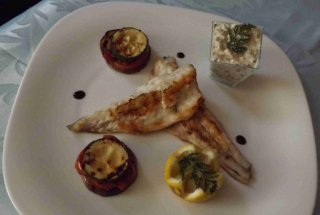 Biban de mare cu legume la gratar si sos tartar