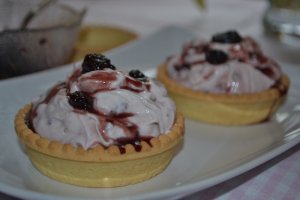 Tarte cu Ceva fin si dulceata de mure