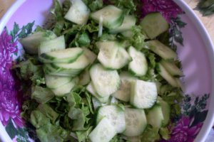 Salata cu salata verde,rosii si ceapa