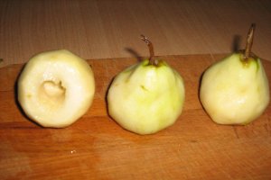 Pere aromate in sirop