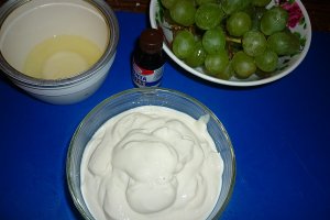 Crema cu SOYGURT cu struguri