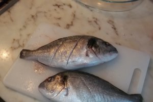 Dorada cu ghiveci de legume la cuptor