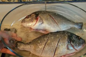 Dorada cu ghiveci de legume la cuptor