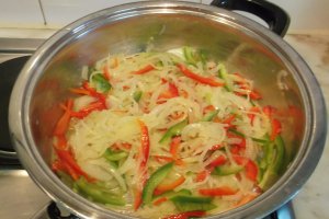 Dorada cu ghiveci de legume la cuptor