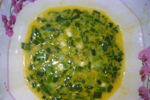 Omleta cu cartofi prajiti si ceapa verde