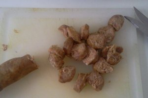 Musaca de cartofi, carne tocata si carnati afumati