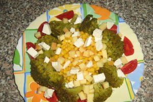 Salata de broccoli cu porumb