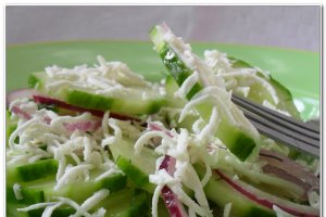 Salata de castraveti cu telemea