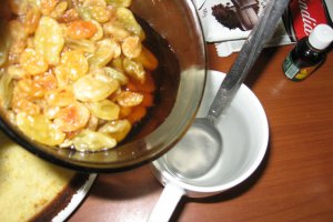 Tort cu ciocolata, rom si stafide