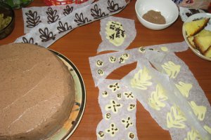 Tort cu ciocolata, rom si stafide