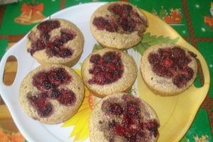 Mini tortulete cu crema de fructe de padure