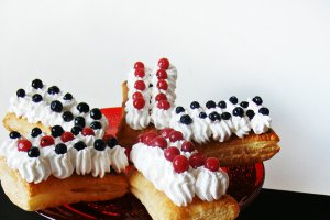 Foietaj cu frisca si fructe