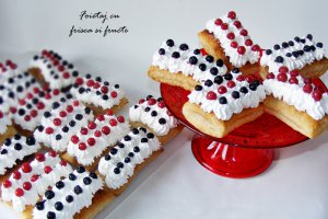 Foietaj cu frisca si fructe