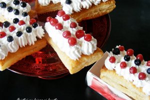 Foietaj cu frisca si fructe